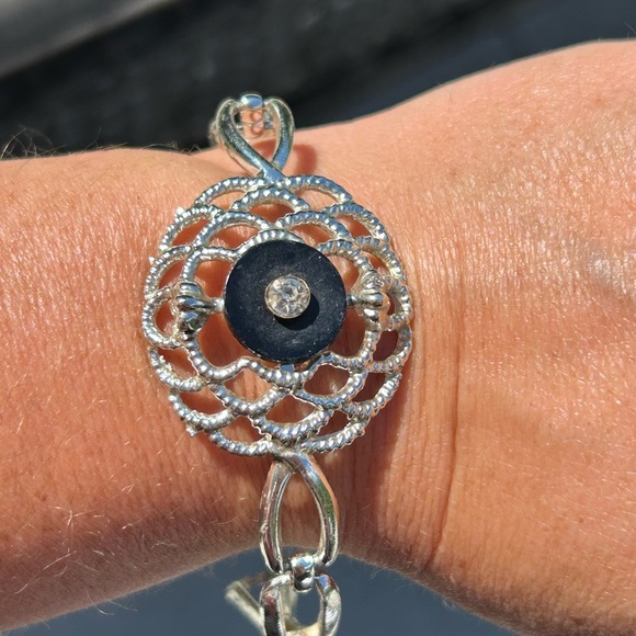 4/$100 Elegant Silver and Black Bracelet 5th avenue 6.5 inches 🙋♀️ - Picture 3 of 7